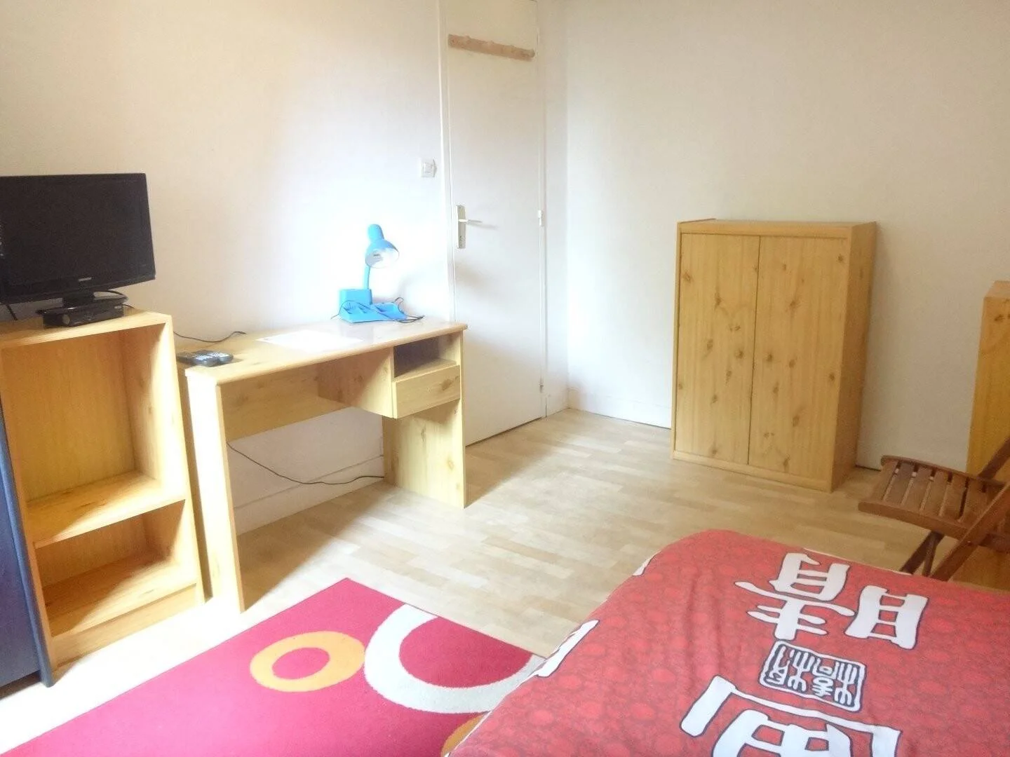 Habitación estudiantil amplia y cómoda en 
