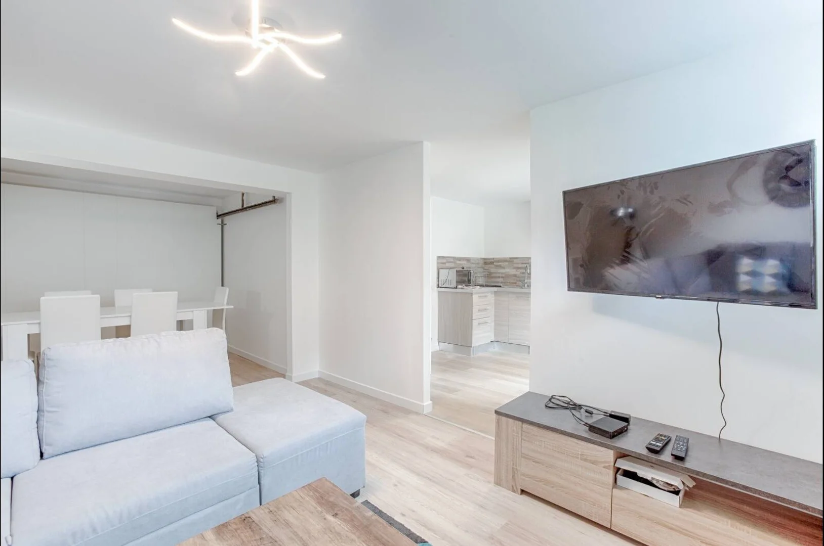 Chambre confortable pour étudiants disponible dans 