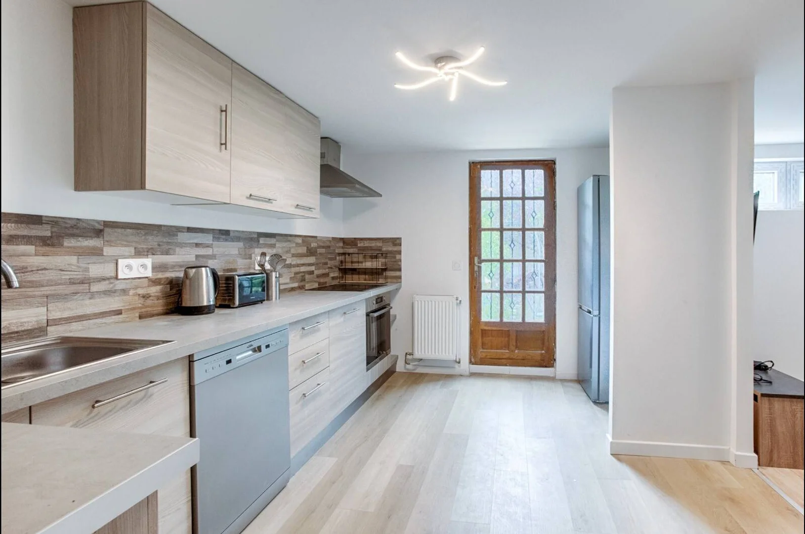 Chambre confortable pour étudiants disponible dans 