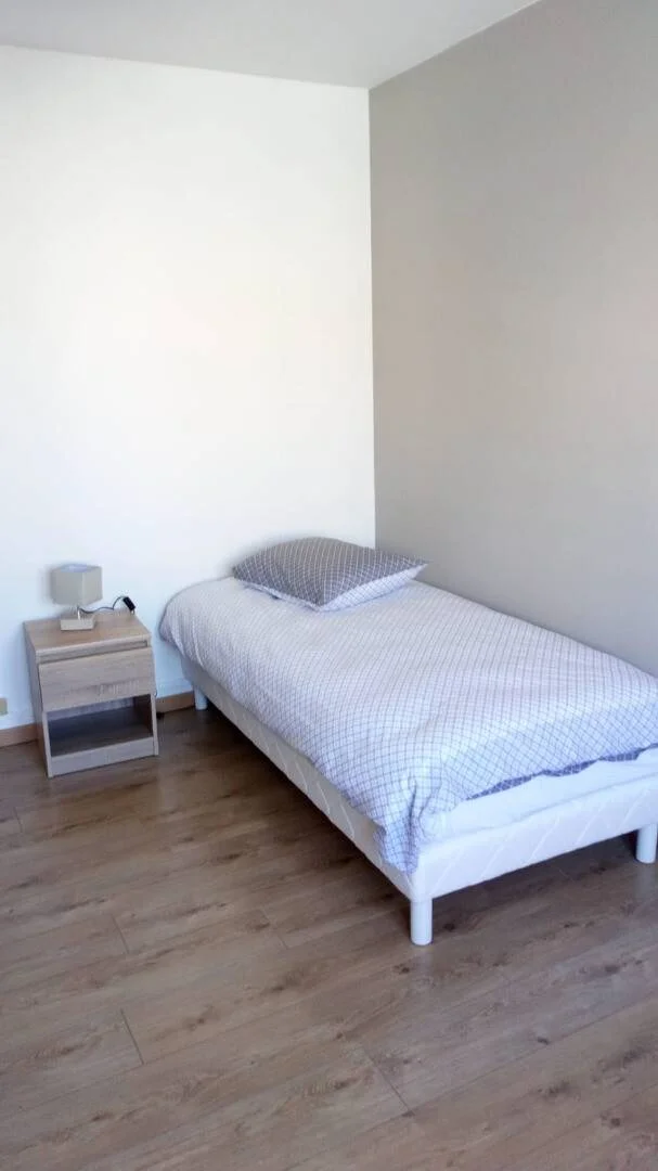 Habitación estudiantil económica cerca del campus en 