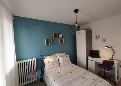Zimmer mit Doppelbett zu vermieten Caen