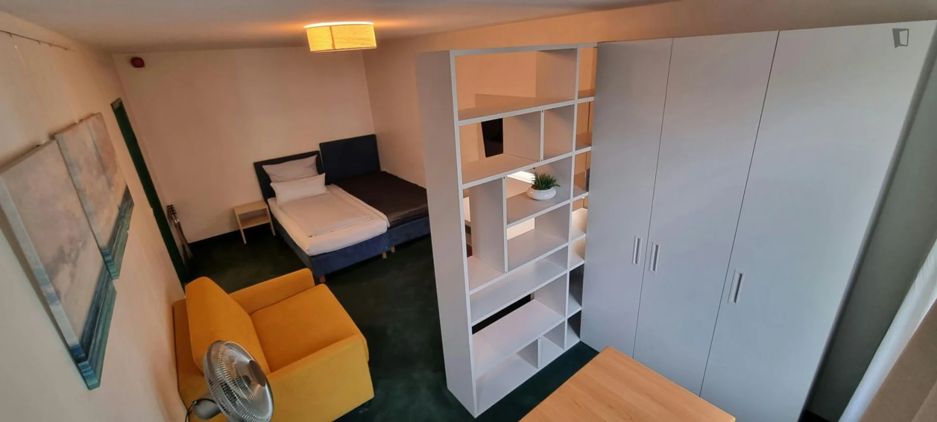 Studio moderne pour étudiants avec toutes les commodités dans