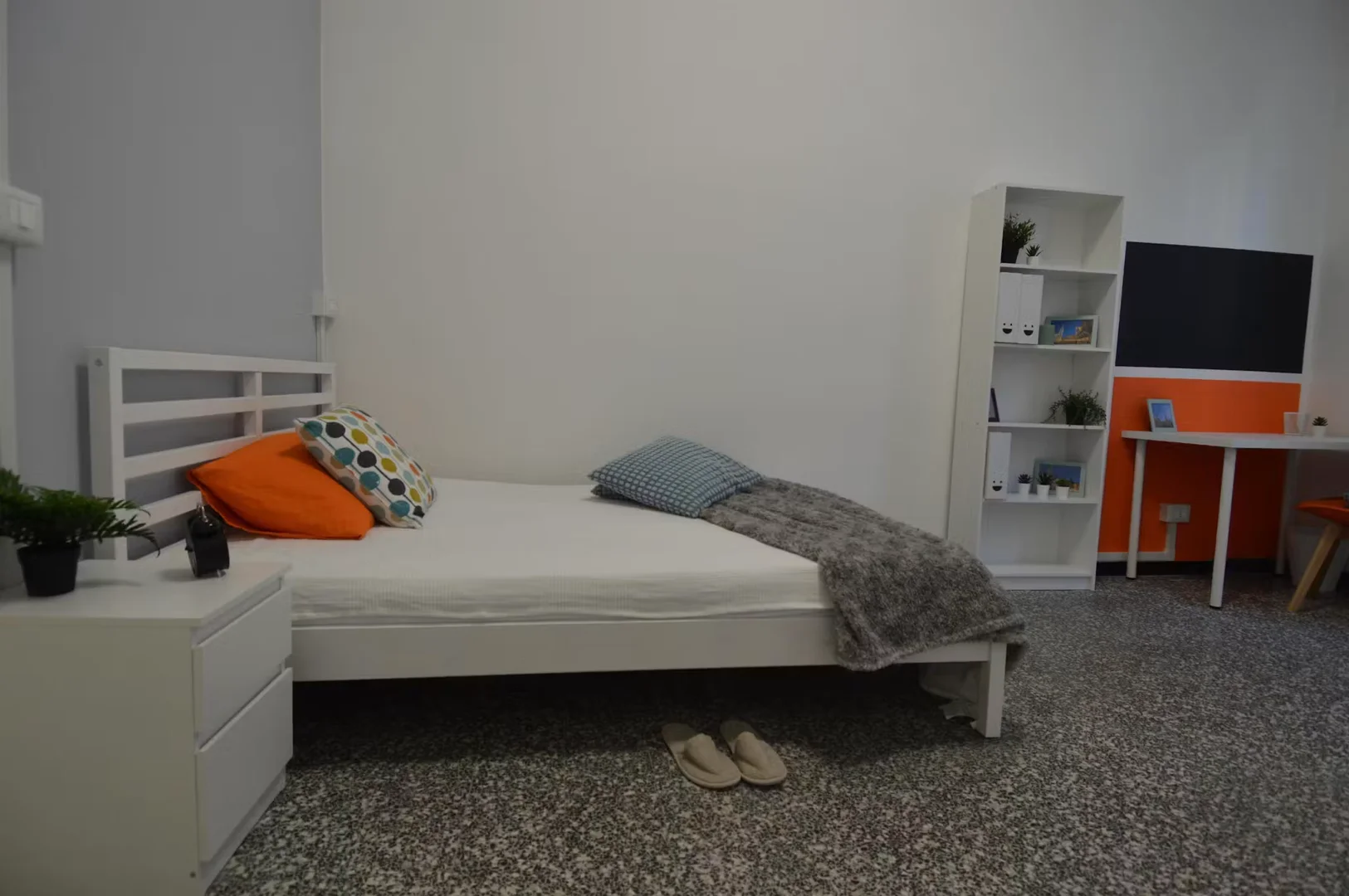 Habitación acogedora para estudiantes disponible en
