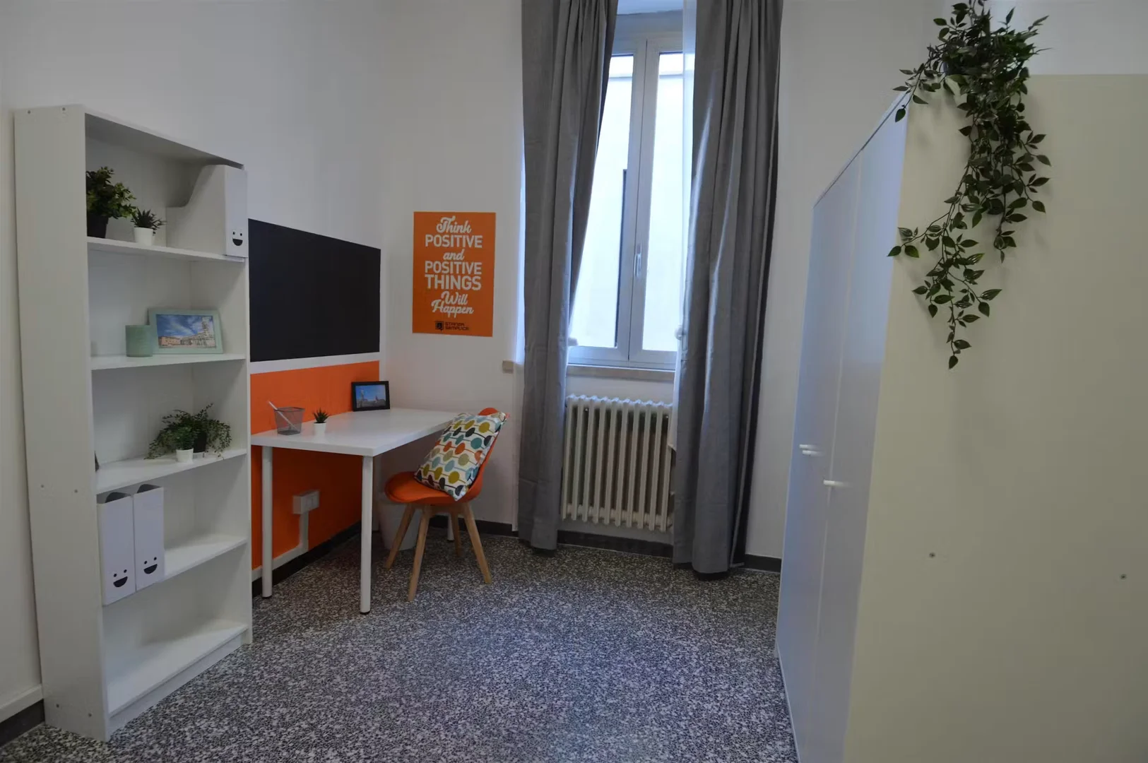 Habitación estudiantil económica cerca del campus en