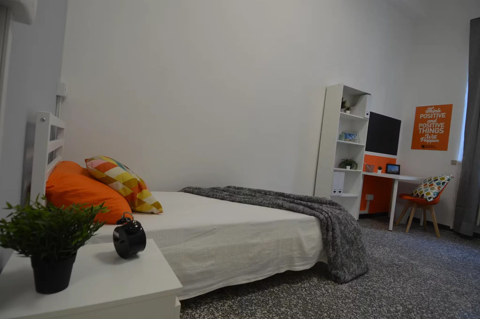 Habitación acogedora para estudiantes disponible en