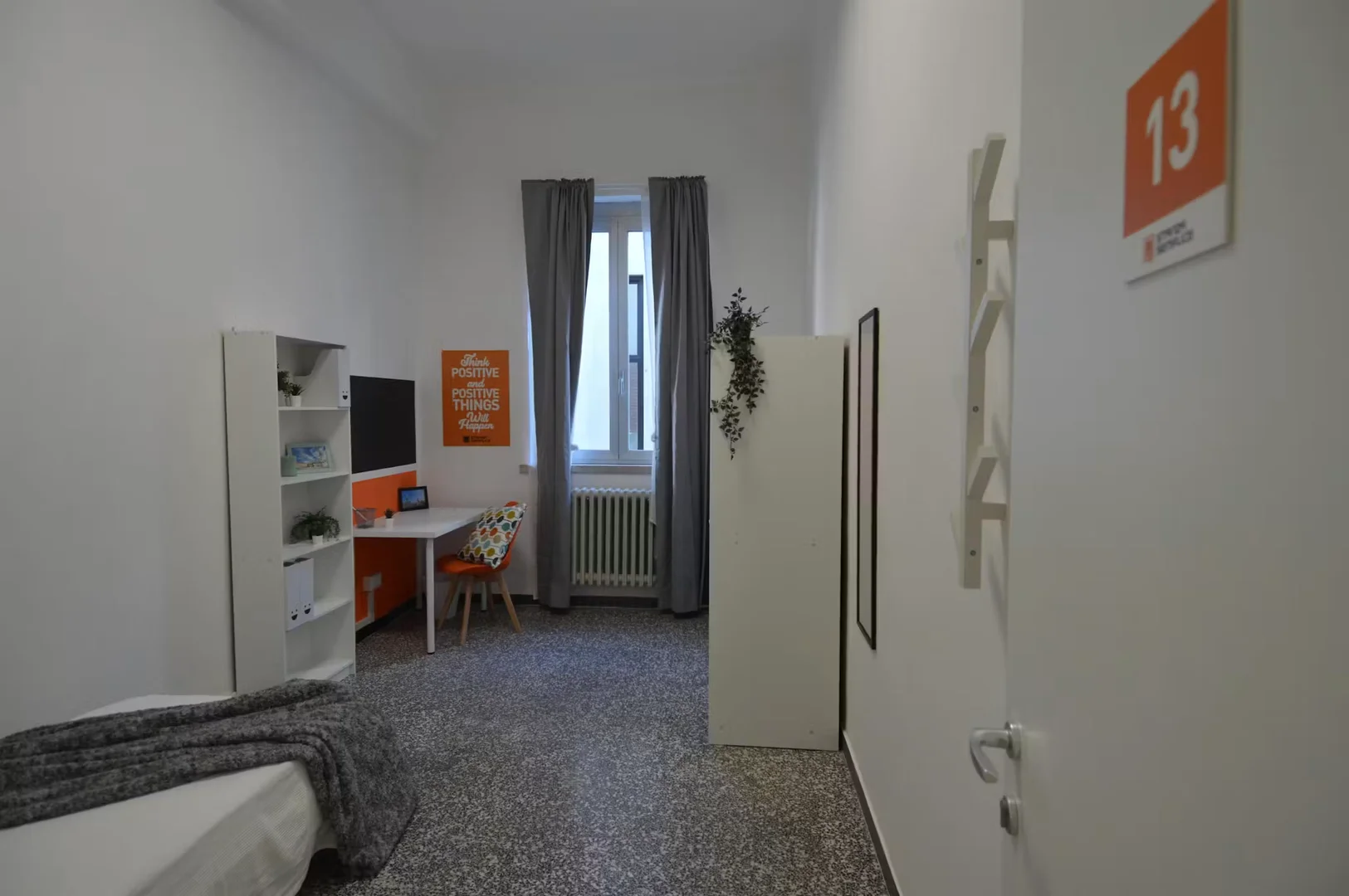 Habitación estudiantil económica con ubicación conveniente en