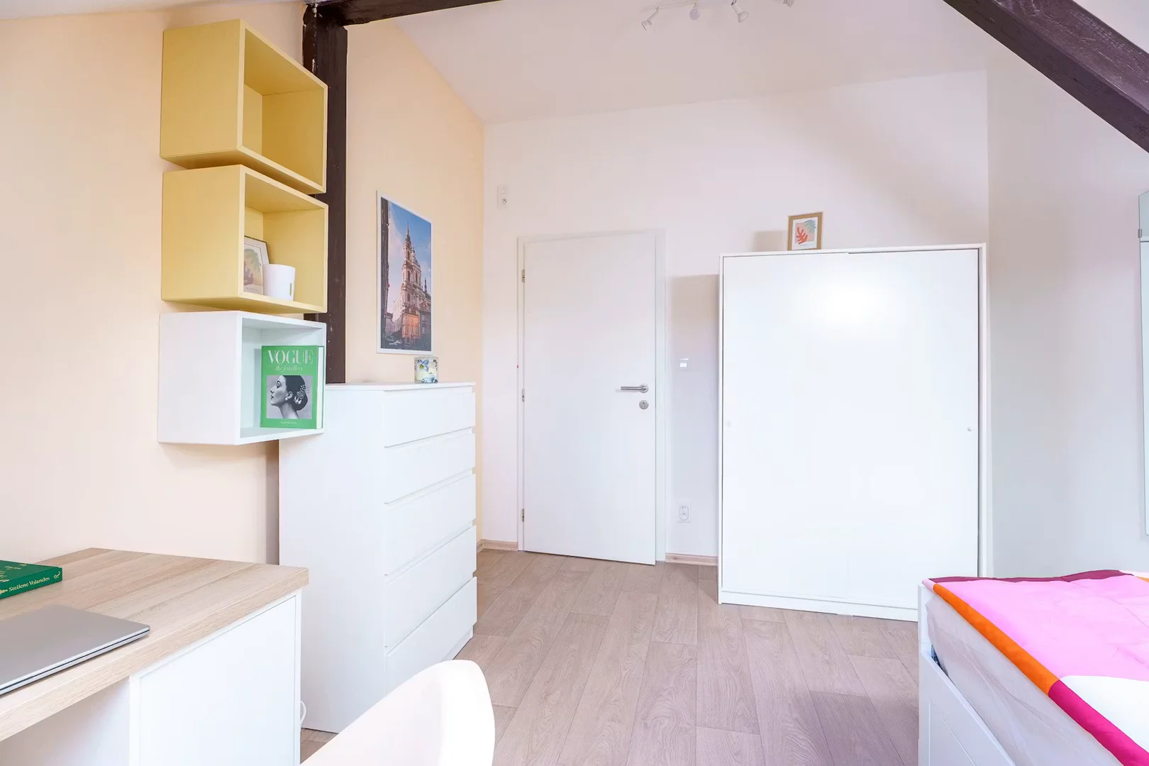 Chambre d'étudiant économique avec emplacement pratique dans