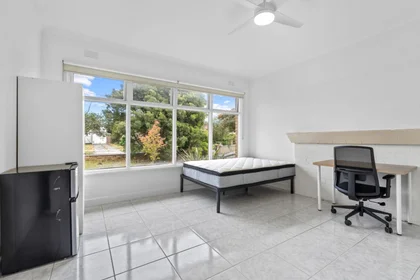 Quarto compartilhado em residência em 18 Marshall Ave, Clayton VIC 3168, imagem 3 de 23