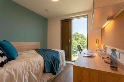 Habitación privada en residencia en Walnut Tree Cl, Guildford GU14JF, United Kingdom , imagen 3 de 40