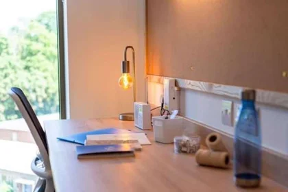Habitación privada en residencia en Walnut Tree Cl, Guildford GU14JF, United Kingdom , imagen 5 de 40