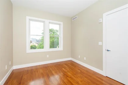 Alojamiento entero en residencia en 906, East 2nd, Unit 307, South Boston, Boston, MA, 02127, imagen 6 de 11