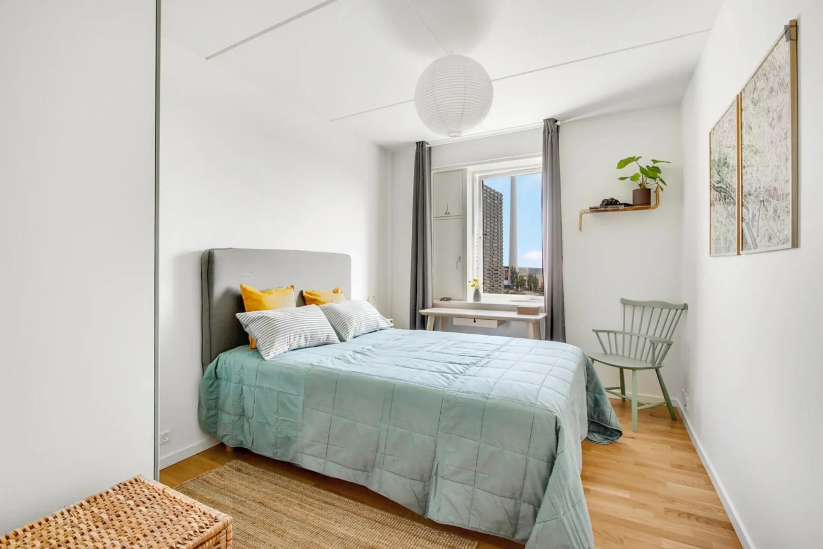 Comfortable and spacious student room in 