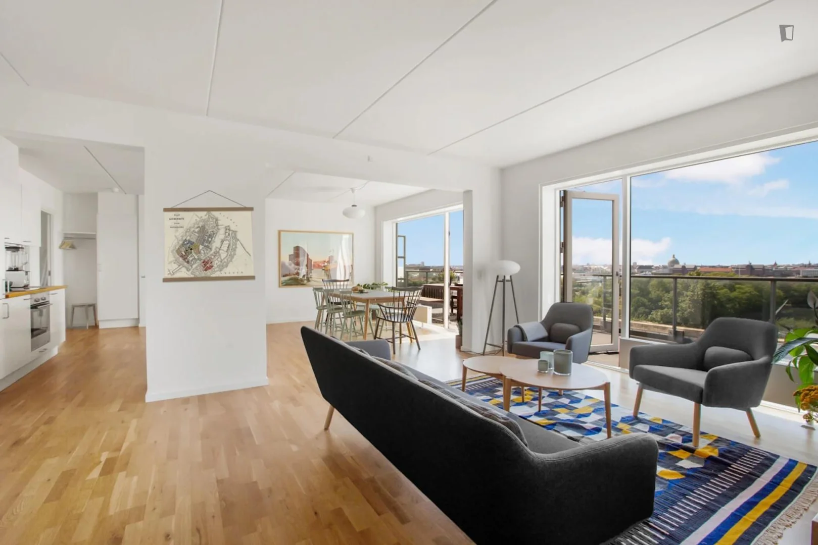 Bright and airy student room with easy university access in 