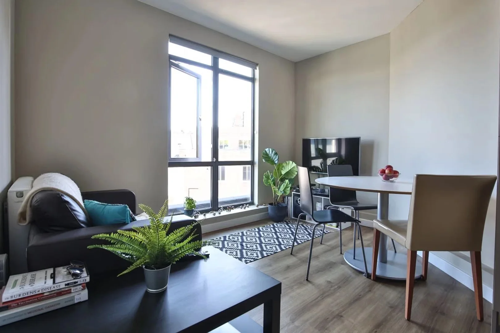 Economical student room with convenient location in 