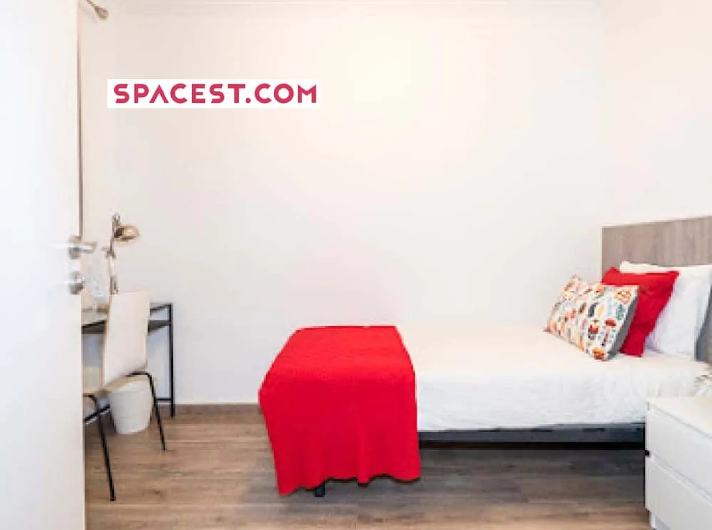 Chambre abordable pour les étudiants avec un bon éclairage dans