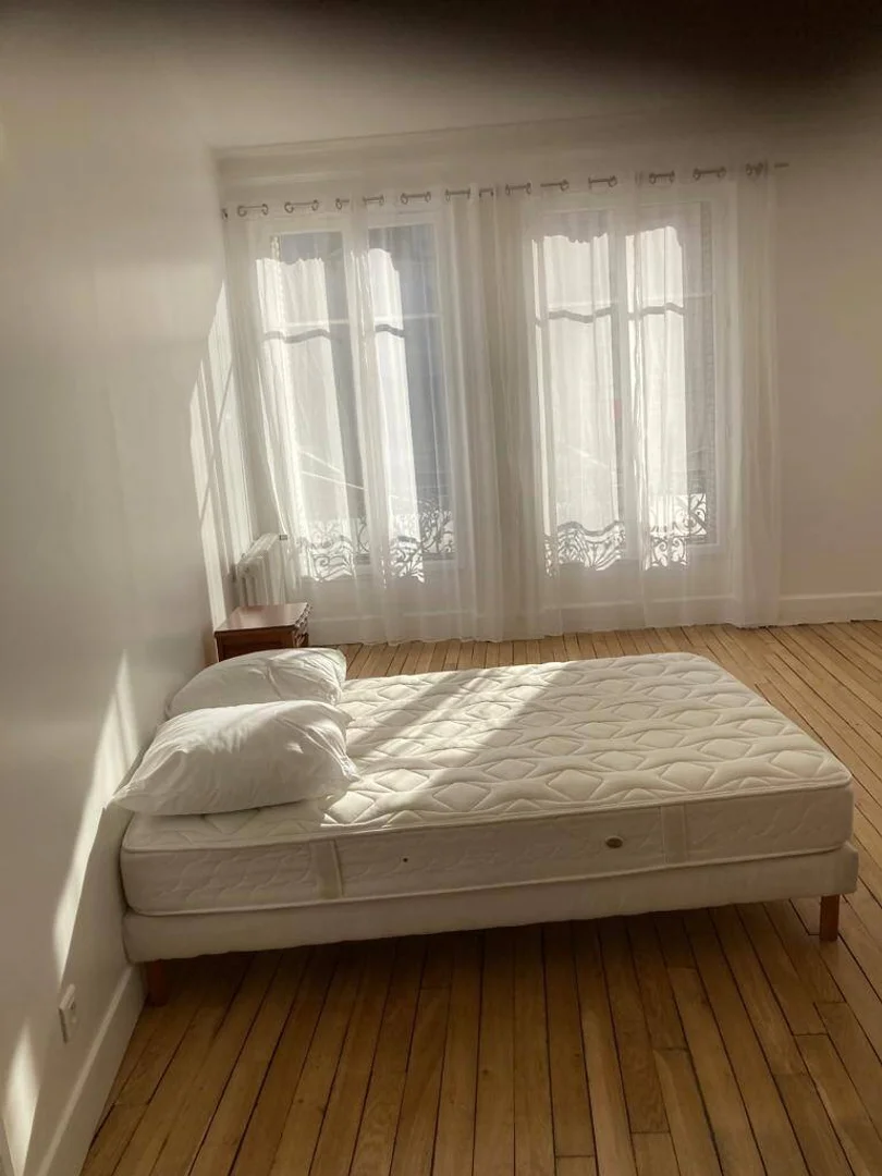 Quarto de estudante económico com localização conveniente em 