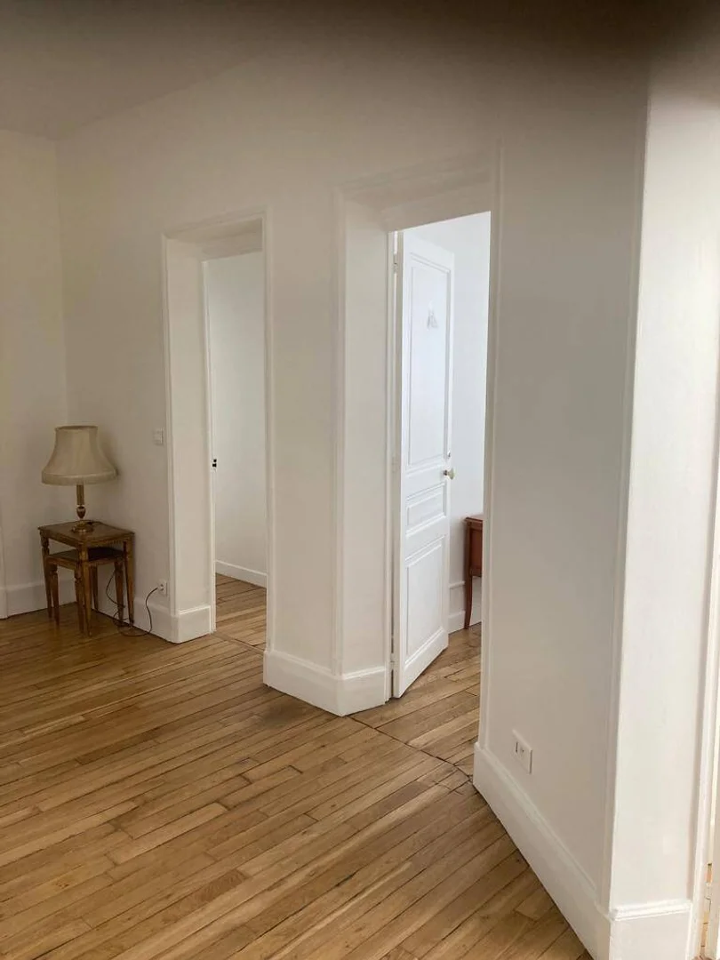 Quarto de estudante económico com localização conveniente em 