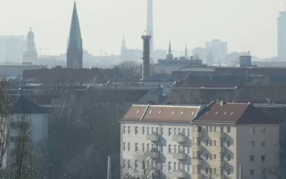 Entire apartment at Moldaustraße, Bezirk Lichtenberg, image 2 of 10