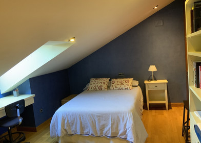 Bright private room in Ourense