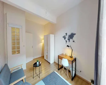 Private room at rue de la fonderie, image 1 of 10