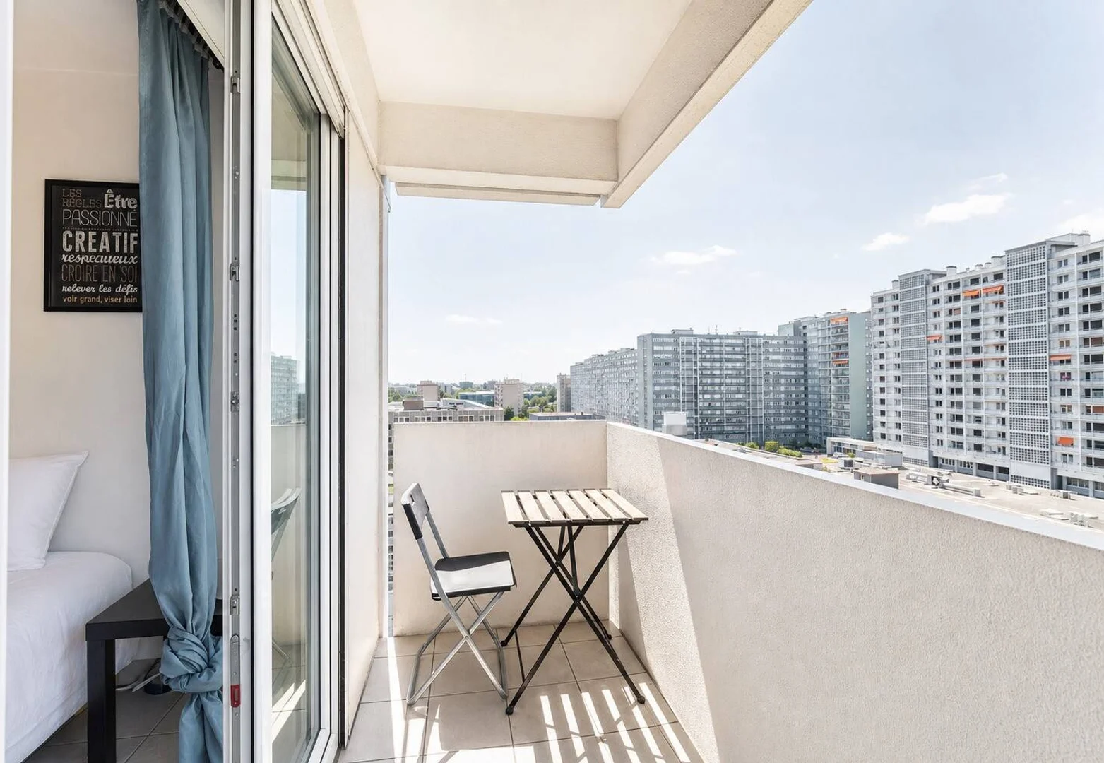 Habitación estudiantil amplia y cómoda en 