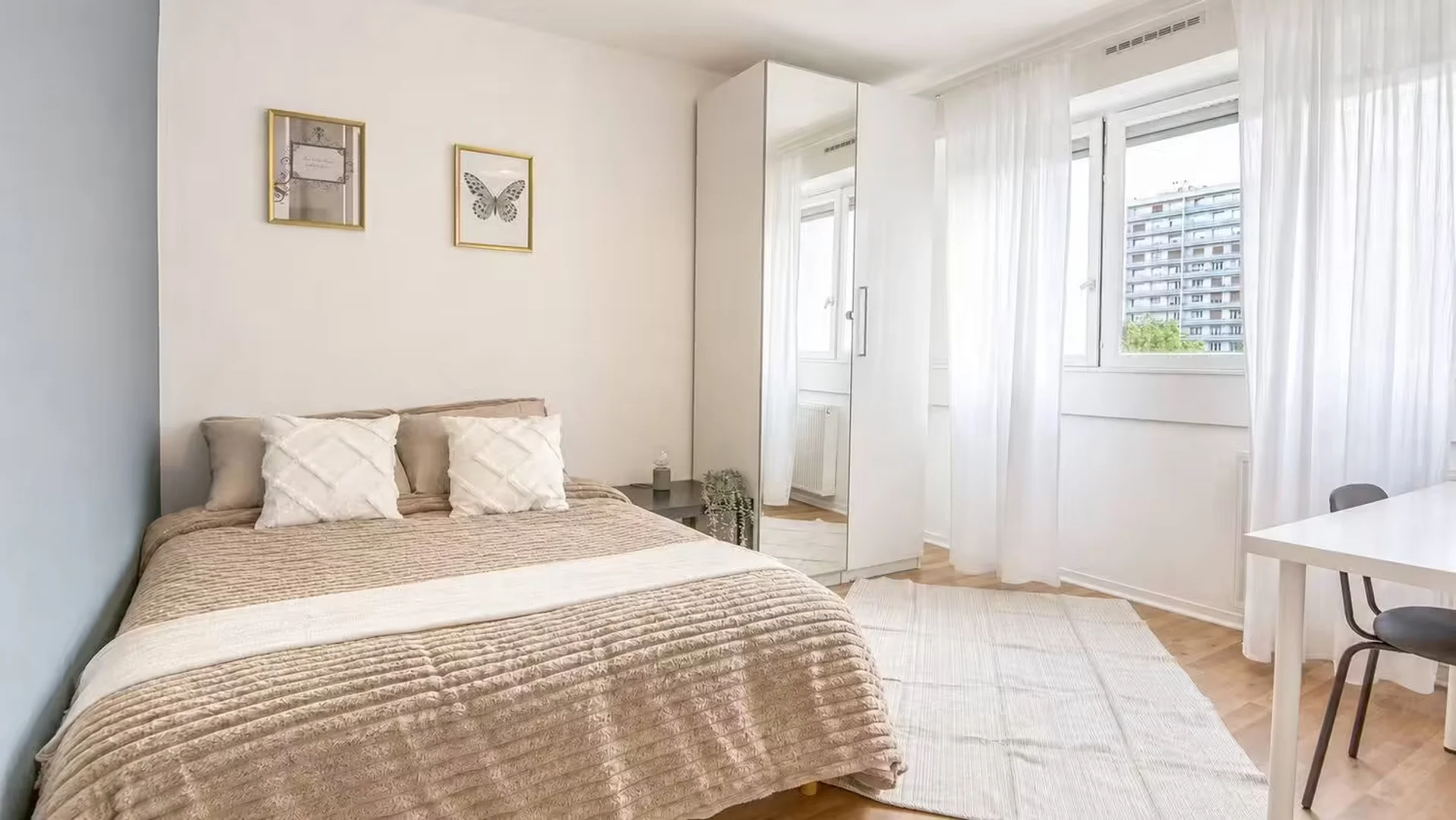 Student-friendly room in  with modern amenities