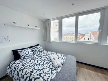 Bright private room in Aveiro