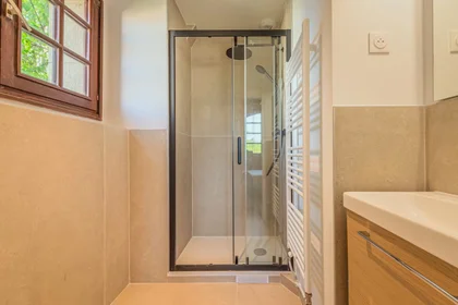 私人房间 在 Quai de Halage, Buttes-Halage, 10的图像5