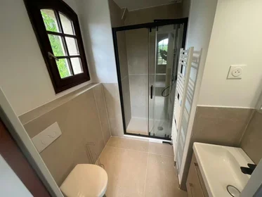 私人房间 在 Quai de Halage, Buttes-Halage, 10的图像7