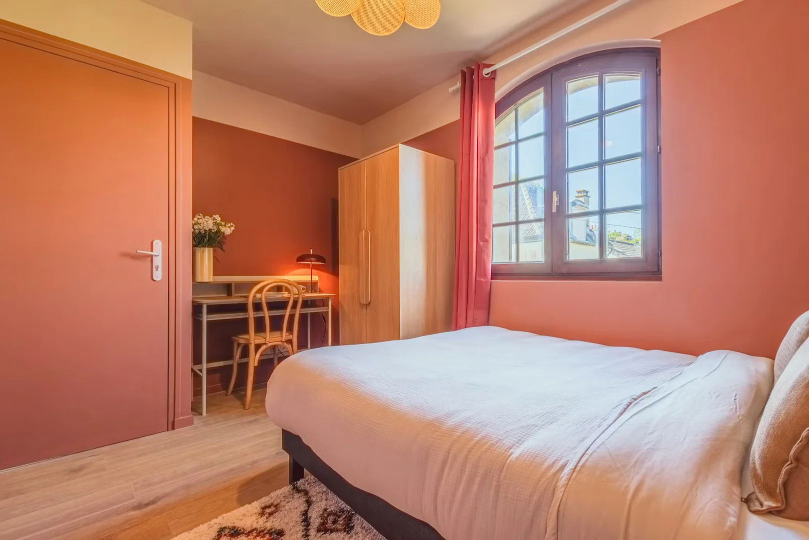 Quarto de estudante económico com localização conveniente em 