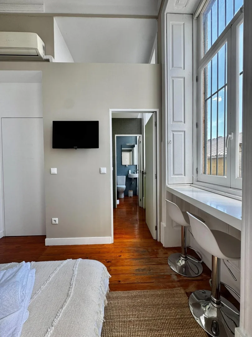 Minimalist student studio in  with efficient layout