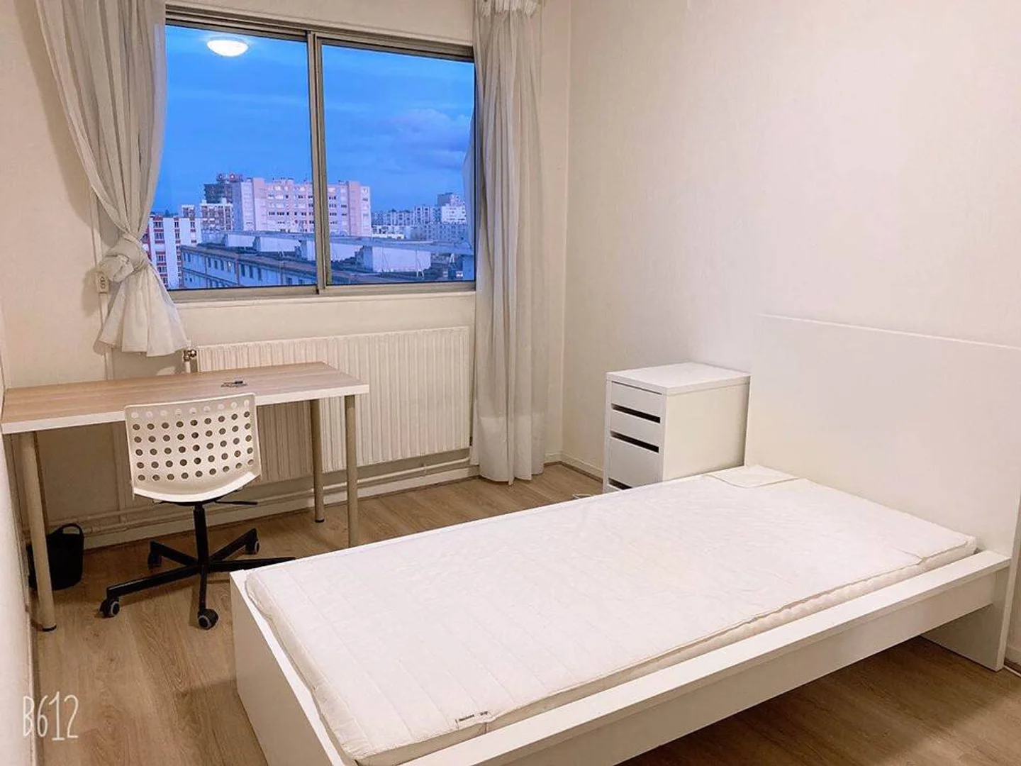 Chambre d'étudiant fonctionnelle parfaite pour étudier dans 