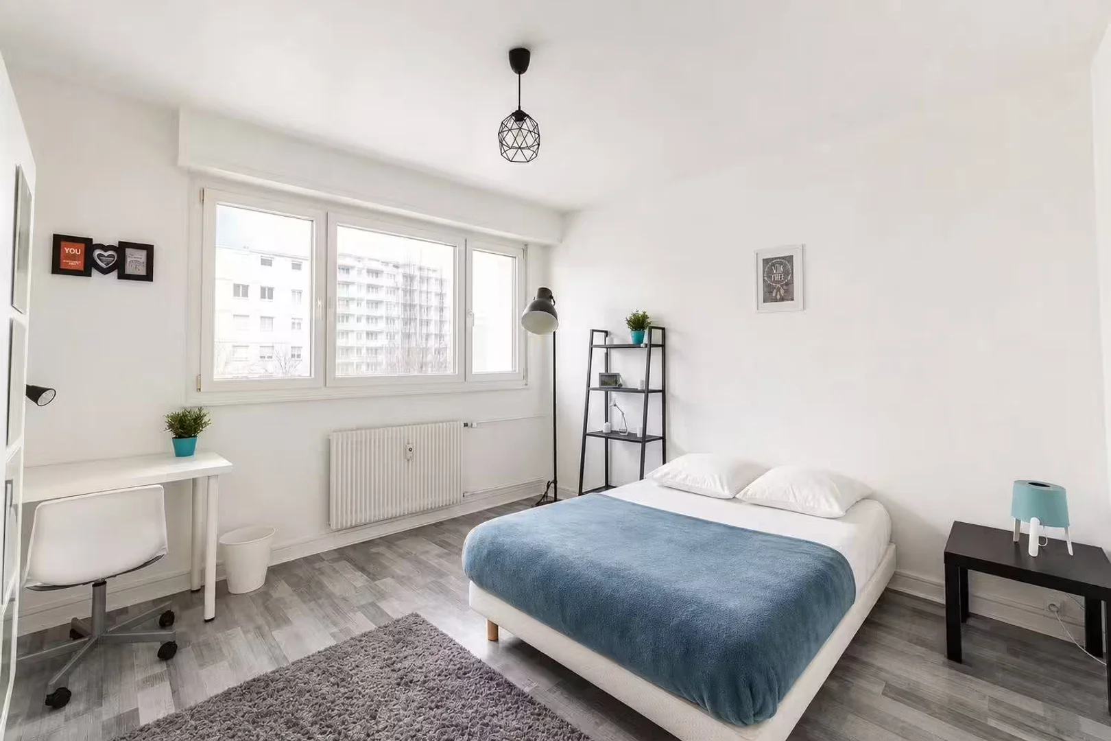 Habitación estudiantil amplia y cómoda en 