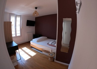 Reims de çift kişilik yataklı kiralık oda