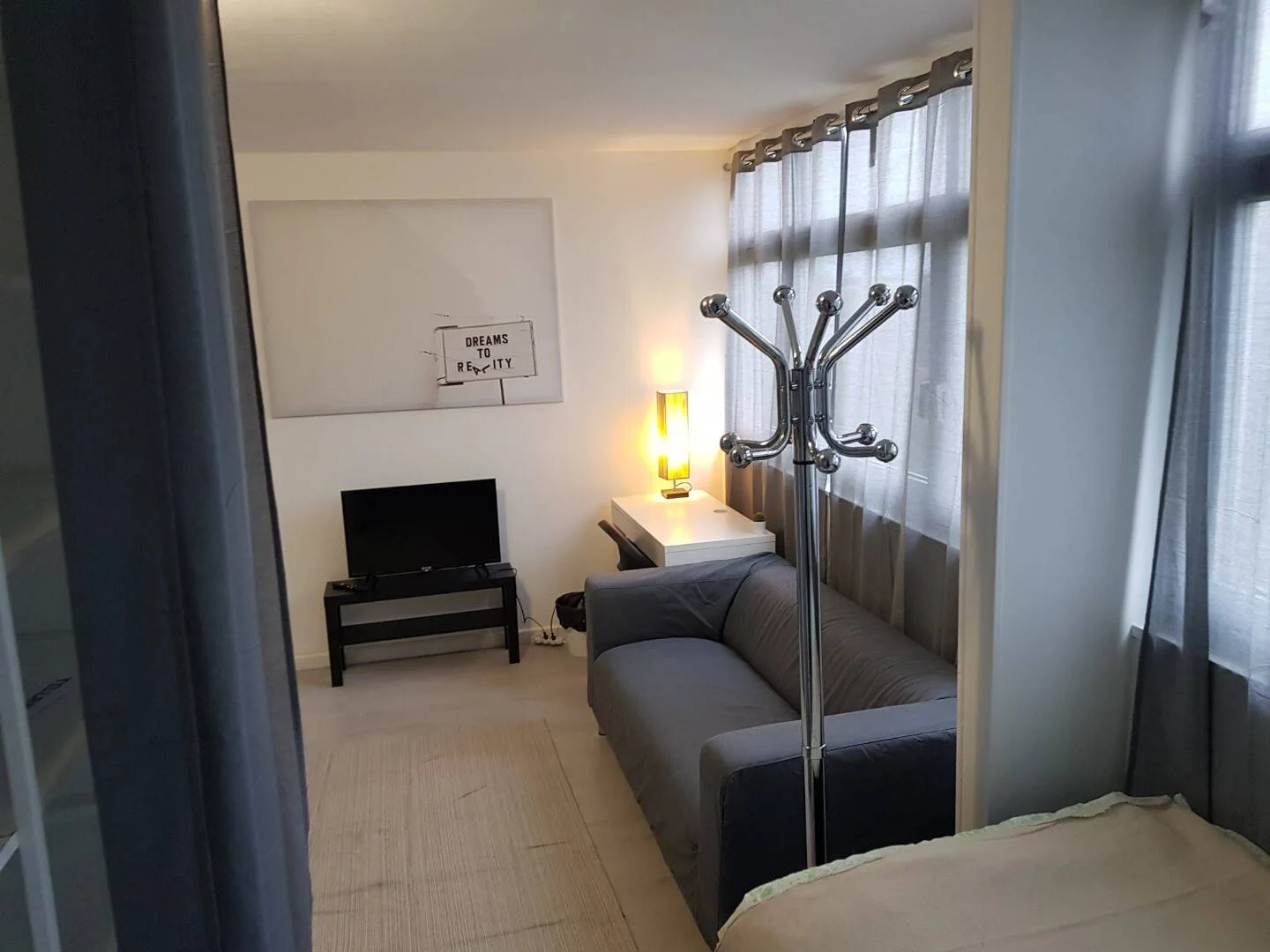 Quarto de estudante económico com localização conveniente em 