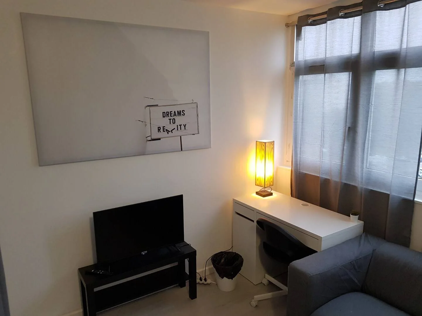 Quarto de estudante económico perto do campus em 