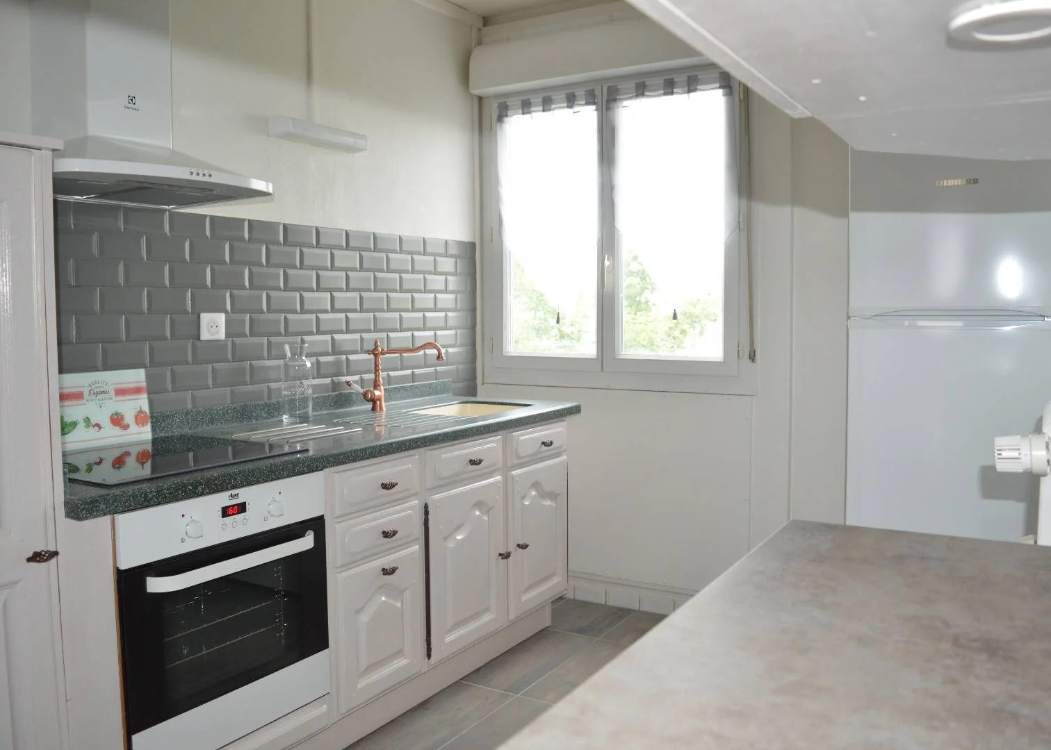 Economical student room with convenient location in 
