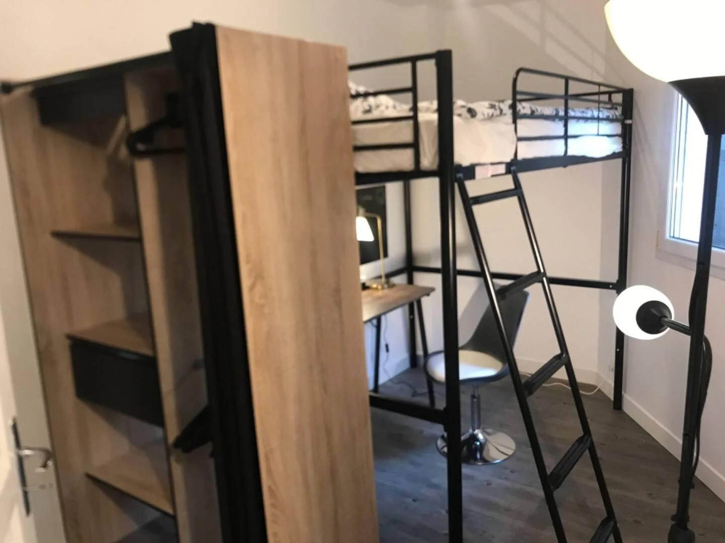 Chambre à louer dans un appartement d'étudiant à , entièrement meublée
