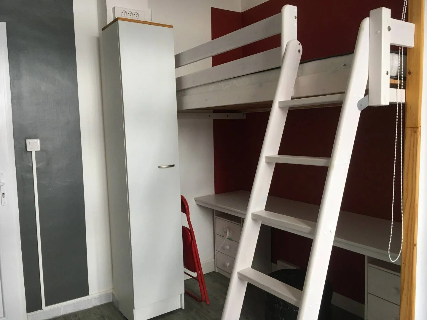 Comfortable and spacious student room in 