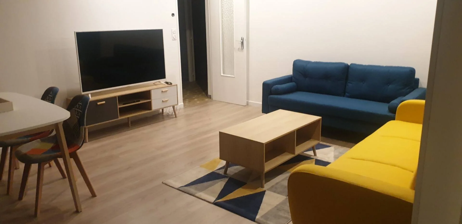 Zimmer in Studentenwohnung in  zu vermieten, voll möbliert