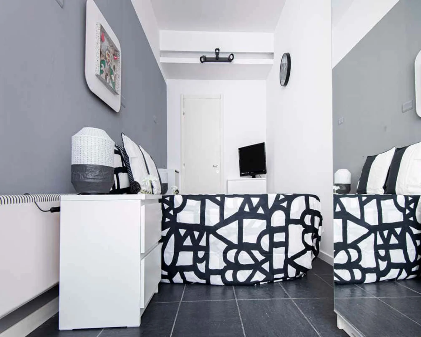 Functional student room perfect for studying in 