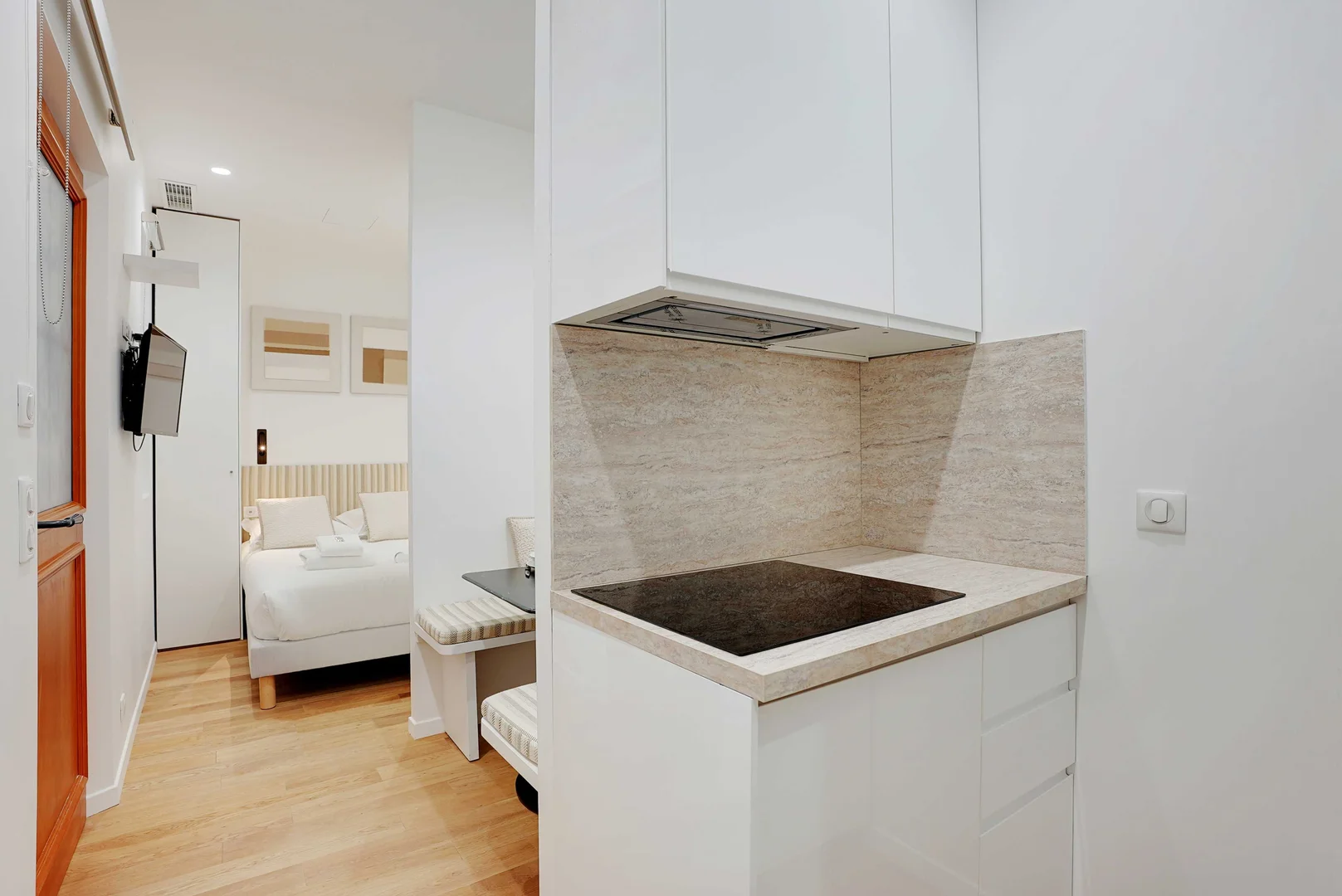 校园附近别致的单间公寓