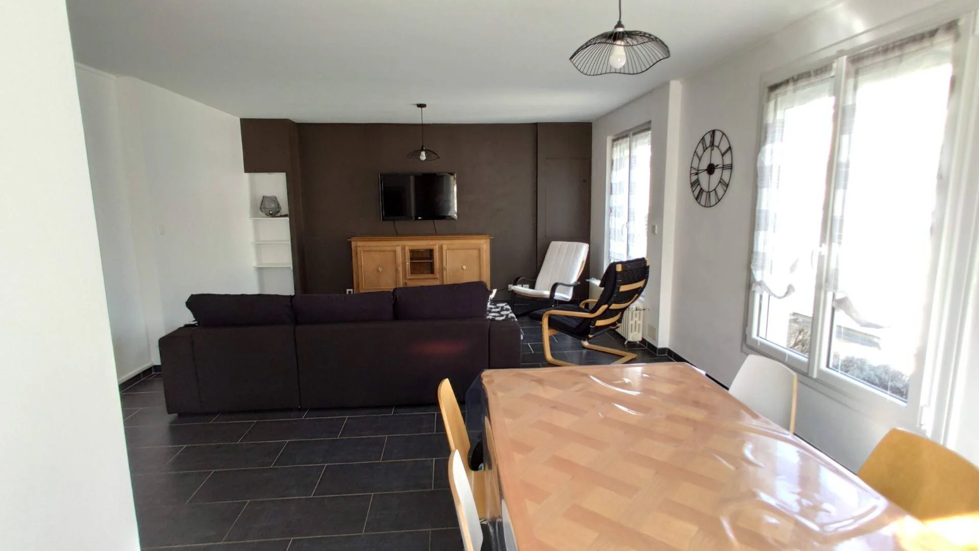 Quarto para alugar em apartamento de estudantes em , totalmente mobilado