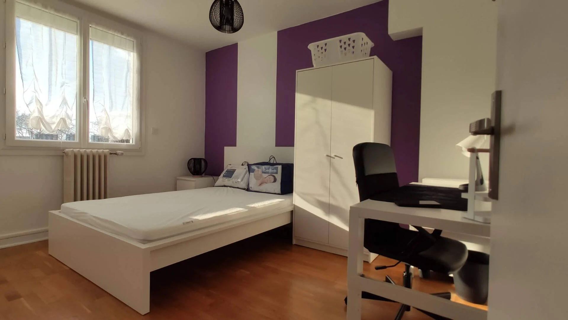 Quarto amigo do estudante em  com comodidades modernas