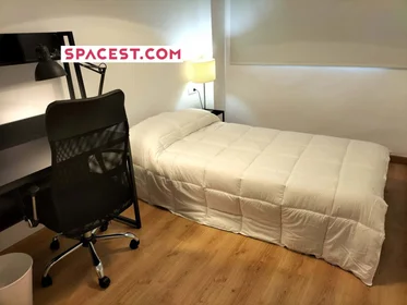 Habitación privada en Carrer del Riu Jalón, 2, 46022 València, Valencia, Spagna, imagen 1 de 10