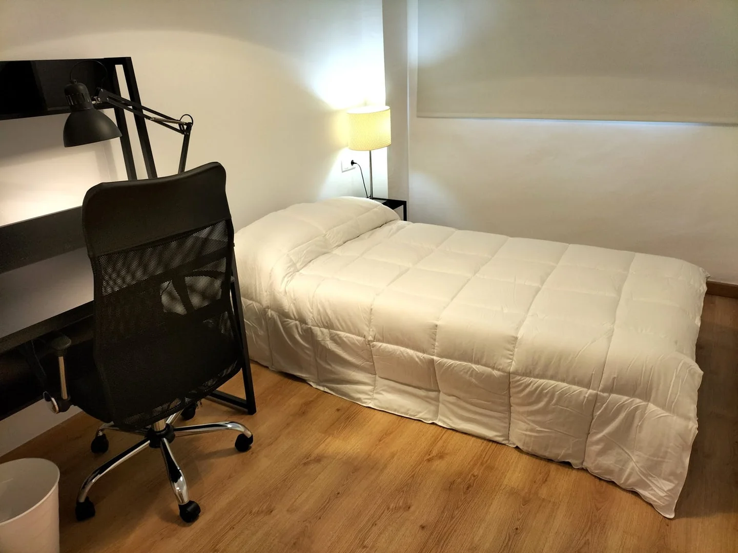 Zimmer in Studentenwohnung in  zu vermieten, voll möbliert