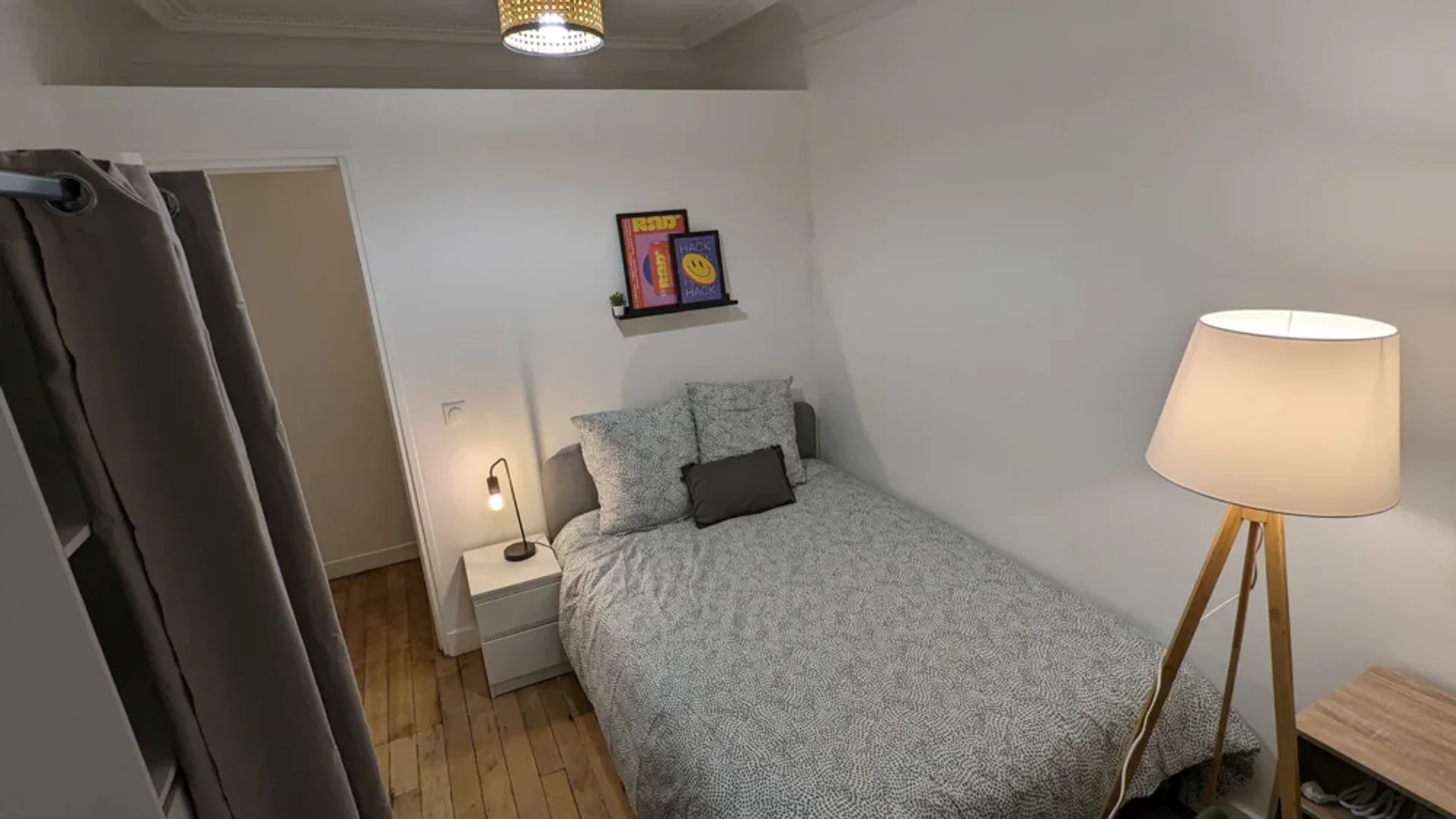 Chambre conviviale pour les étudiants dans  avec des équipements modernes