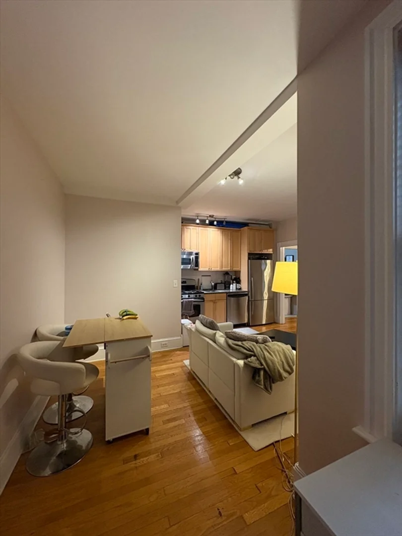 8, Garrison, Unit 508, Back Bay, Boston, MA, 02116