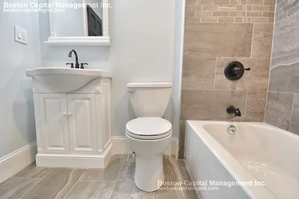 Toda a acomodação em residência em 57, West 7th St., Unit 3, South Boston, Boston, MA, 02127, imagem 3 de 12