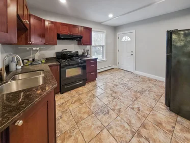 Evin tamamı Ikamet yerinde konumu 42, Fenton St., Unit 2, Dorchester, Boston, MA, 02122, 2 11 görüntüsü